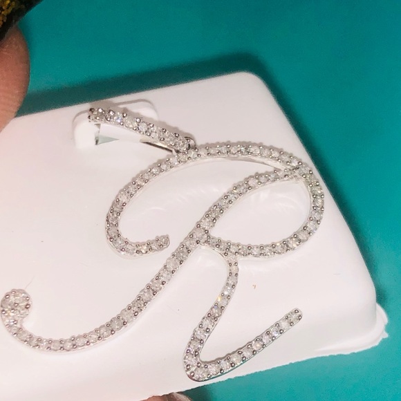 10k REAL GOLD NOT PLATED Natural Genuine Diamond R initial letter Charm Pendant - Picture 6 of 13